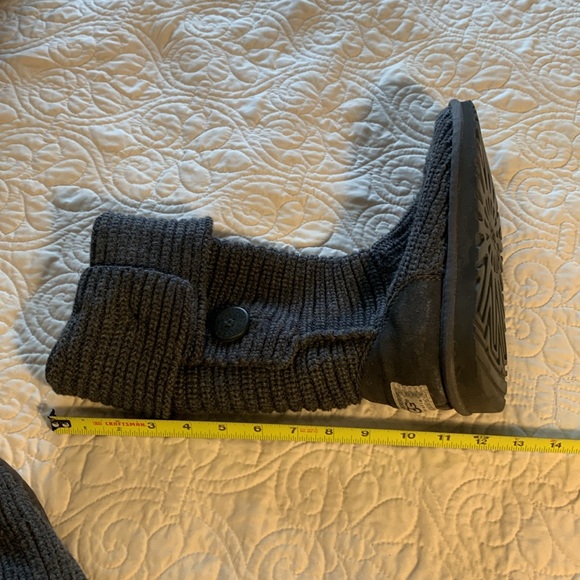 Classic cardy Uggs - Picture 9 of 13